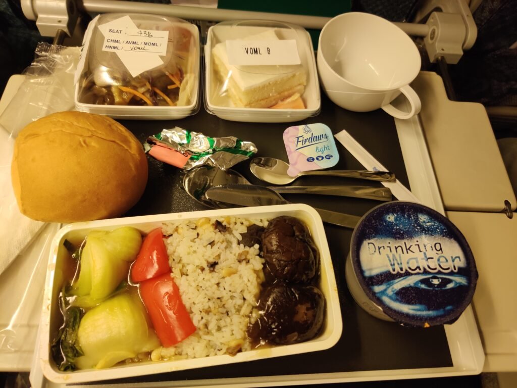 in flight food at Singapore airline flight to bali, indonesia