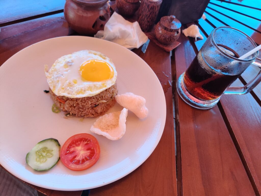 nusa penida bali indonesia Kelingking Beach tour lunch